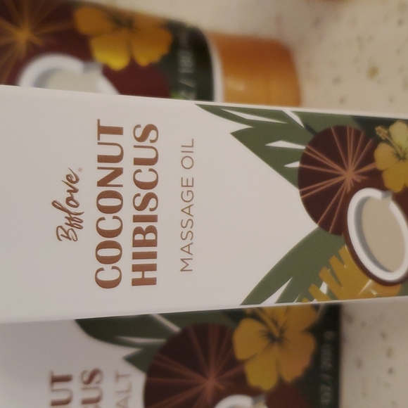 Coconut Hibiscus 🌺 Spa Lotion, Message Oil & Bath Salt Set - Picture 3 of 6